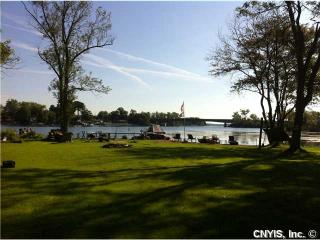 5599 Oneida Dr, Brewerton, NY 13029-9456