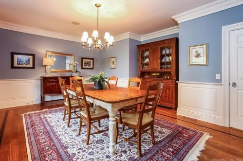 882 Silvermine Rd, New Canaan CT  06840-4332 exterior