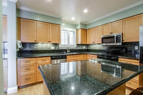 310 Michelle Ln, Daly City, CA 94015-2878
