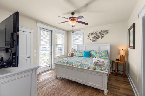 26560 Bay Water Dr, Galveston, TX 77554-1500