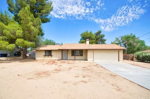 15950 Minnetonka St, Victorville, CA 92395-9601