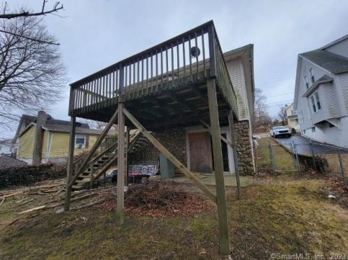 249 Vauxhall St, United States Coast Guard Ac CT  06320-3840 exterior