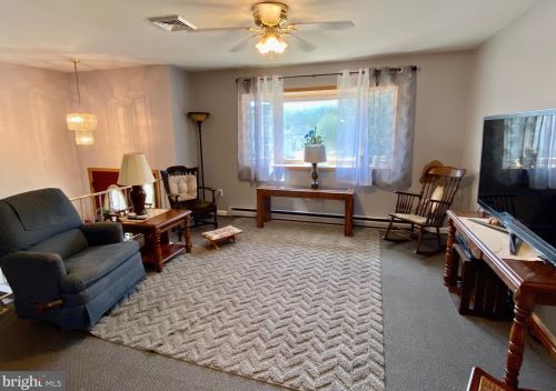 210 Laurel Rd, Molino, PA 17961-9622