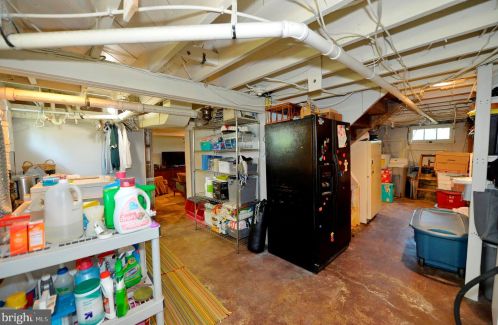 21 Loudoun St, Lovettsville VA  20180-8513 exterior