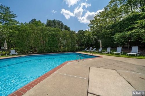 9 Lawrence Ct, Teaneck NJ  07666-6489 exterior