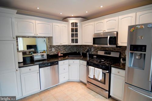 6 Fillmore Pl, Lawrence Township NJ  08648-4338 exterior