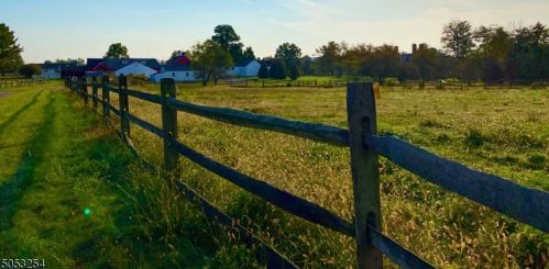 1556 Lamington Rd, Bedminster NJ  07921-2740 exterior