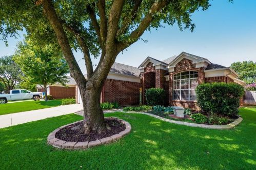 1704 Kingston Ln, Lewisville TX  75028-7307 exterior