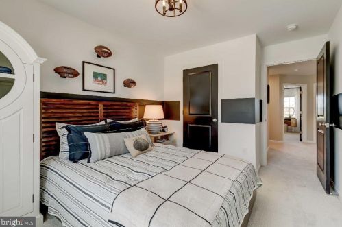 130 Winifred Dr, Hanover PA  17331 exterior