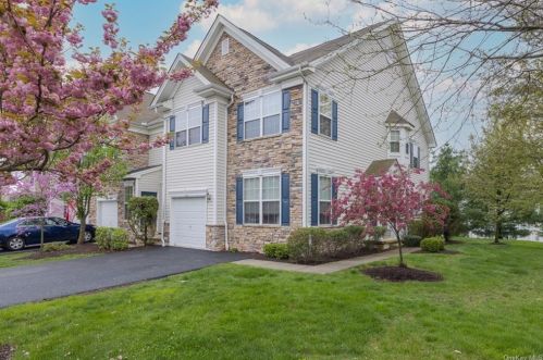 18 Ford Ct, Monroe, NY 10950-4946