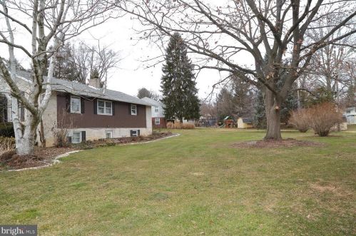 43 Hickory Ln, Bareville, PA 17540-1111