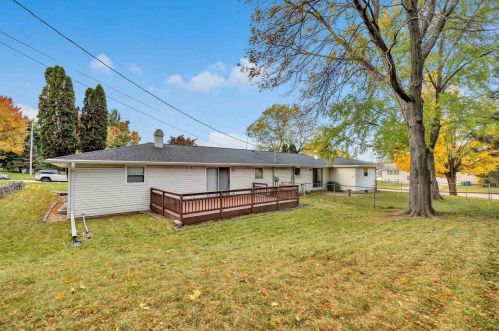 1376 Kellogg St, Green Bay, WI 54303-3158
