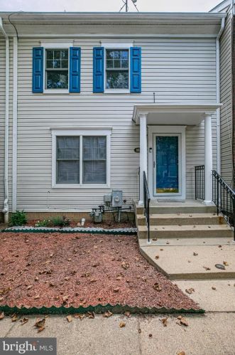 863 Hr Dr, Washington, DC 20032-6014
