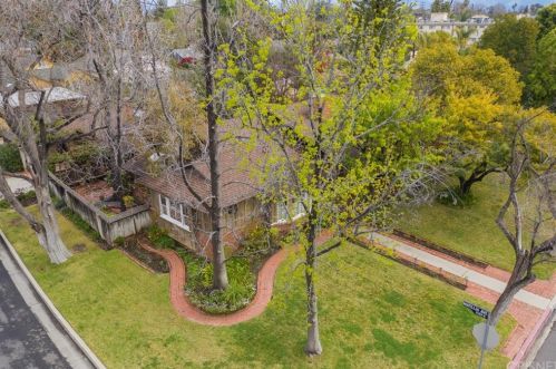 13759 Hartsook St, Van Nuys, CA 91423-1316