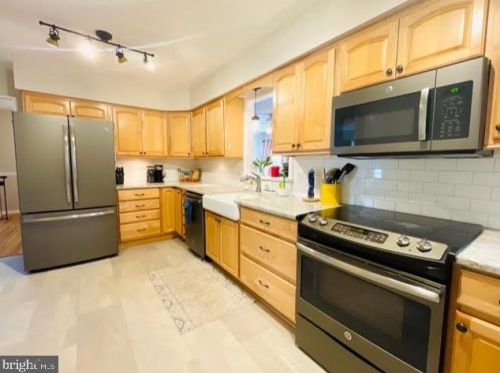 568 Pioneer Cir, Harleysville PA  19438-1728 exterior