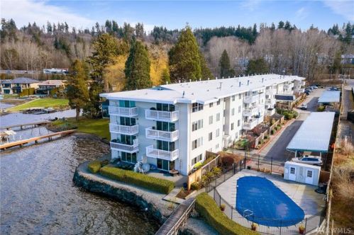 5021 Ripley Ln, Seattle WA  98056-1576 exterior