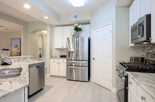 2040 Tarpon Bay Dr, Naples, FL 34119-9019
