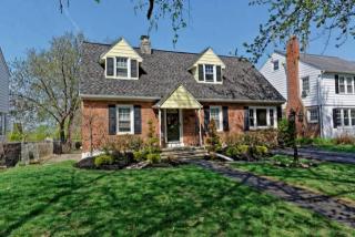 37 Pointview Dr, Troy, NY 12180-1925
