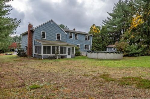 15 Independence Ln, North Haven CT  06473-1517 exterior