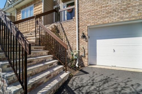 48 Edgefield Dr, Greystone Park, NJ 07950-1975