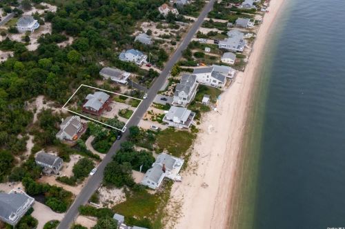 1225 Leeton Dr, Southold NY  11971-2520 exterior