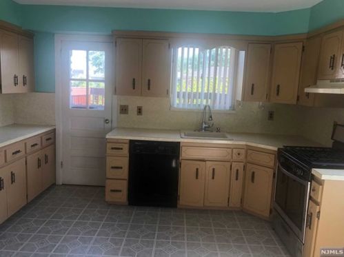 257 Desoto Pl, Cliffside Park NJ  07010-1046 exterior