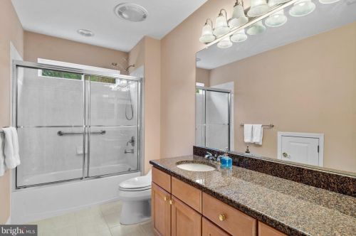 5 Brighton Pl, Swedesboro NJ  08085-5060 exterior