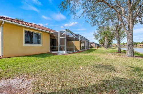 14322 Manchester Dr, Naples FL  34114-8626 exterior