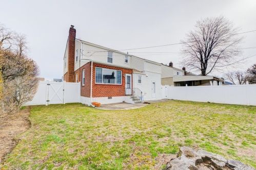 45 Barbara St, Floral Park NY  11003-3603 exterior