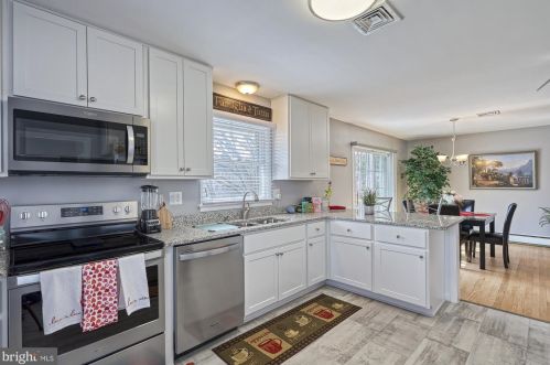 48 Valley Rd, Hummelstown PA  17036-9723 exterior