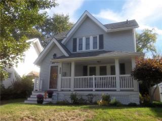 1459 Redwood Ave, Akron, OH 44301-2318