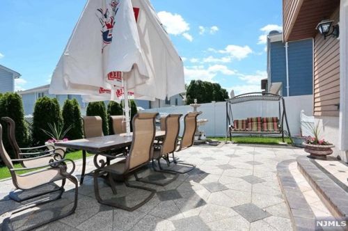 19 Elmhurst St, Elmwood Park NJ  07407-1320 exterior