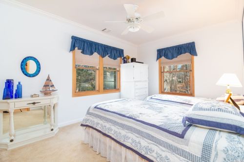 1520 Paradise Shores Rd, Southold NY  11971-4043 exterior