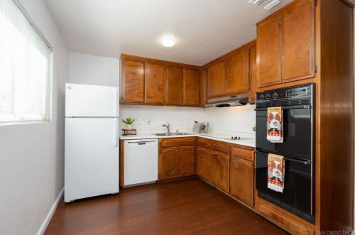 4659 Berwick Dr, San Diego CA 92117-4233 exterior