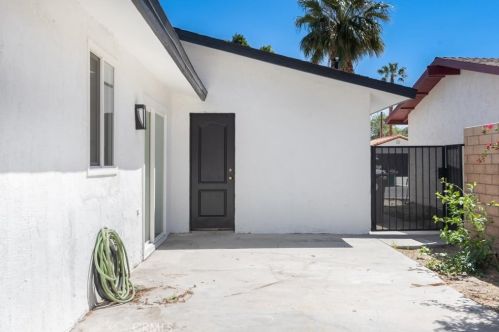 51655 Avenida Diaz, La Quinta CA  92253-3122 exterior
