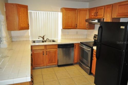 828 Flag Ln, Kissimmee FL  34759-3321 exterior