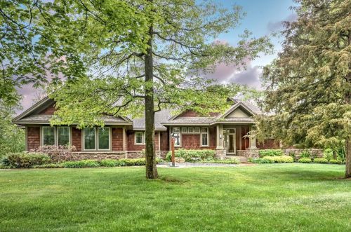 400 Eagle Bluff Dr, Hudson, WI 54016-8196