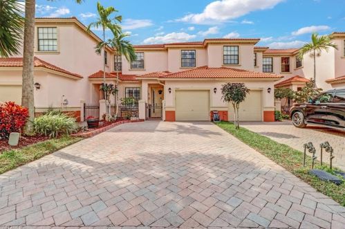 15663 Summit Place Cir, Naples, FL 34119-4112