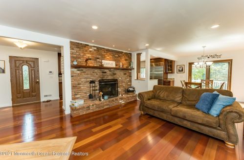 121 Woodland Mnr, Tinton Falls, NJ 07724-2860