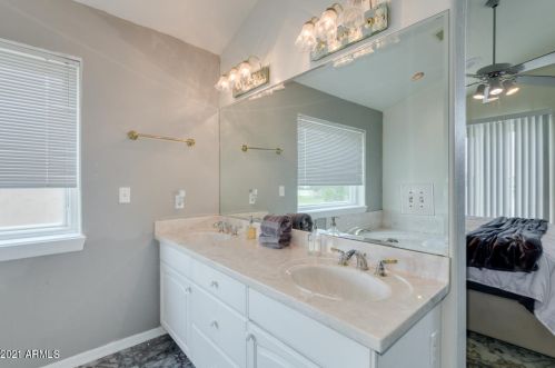 1049 Peppertree Dr, Gilbert AZ 85295-5646 exterior