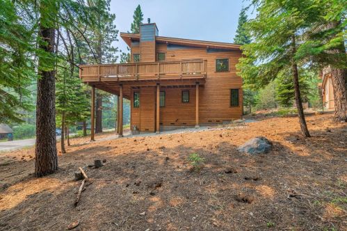 10947 Zermatt Dr, Truckee, CA