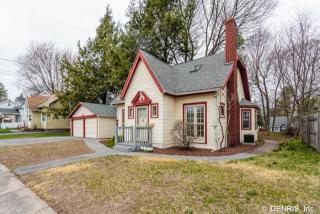 142 Holloway Rd, Rochester, NY 14610-2733