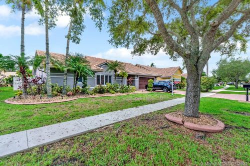 581 162nd Ave, Hollywood, FL 33028-1157