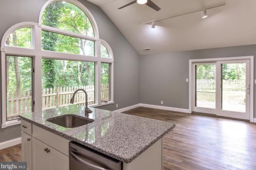 5 Holly Ct, Blenheim NJ  08012-5303 exterior