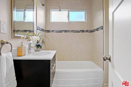 3985 Alta Mesa Dr, North Hollywood CA  91604-4010 exterior