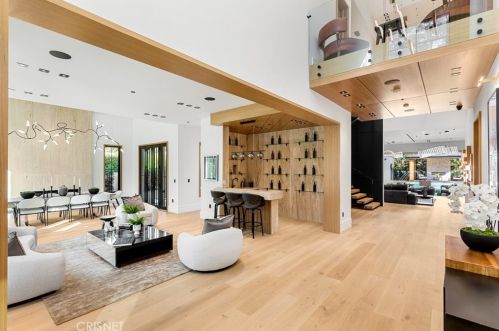 4508 Haskell Ave, Van Nuys CA  91436-3148 exterior