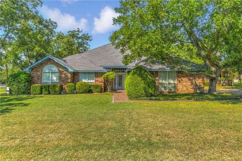 8916 Hickory Hill Dr, Granbury, TX 76049-4122