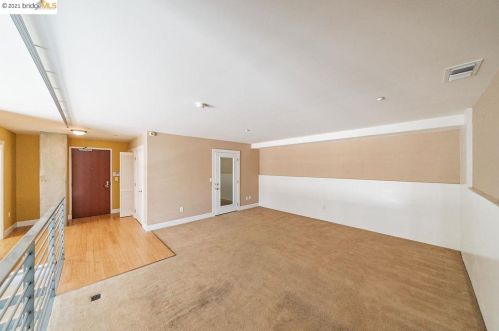 569 9th St, Oakland CA  94607-3833 exterior