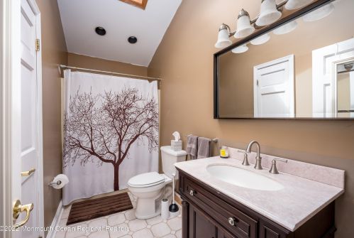 5 Adams Dr, Bricktown NJ 08724-3253 exterior