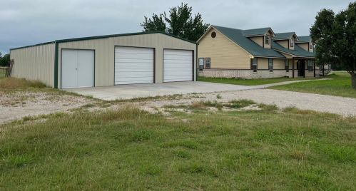 581 Vaughan Ln, Tioga, TX 76271-9720